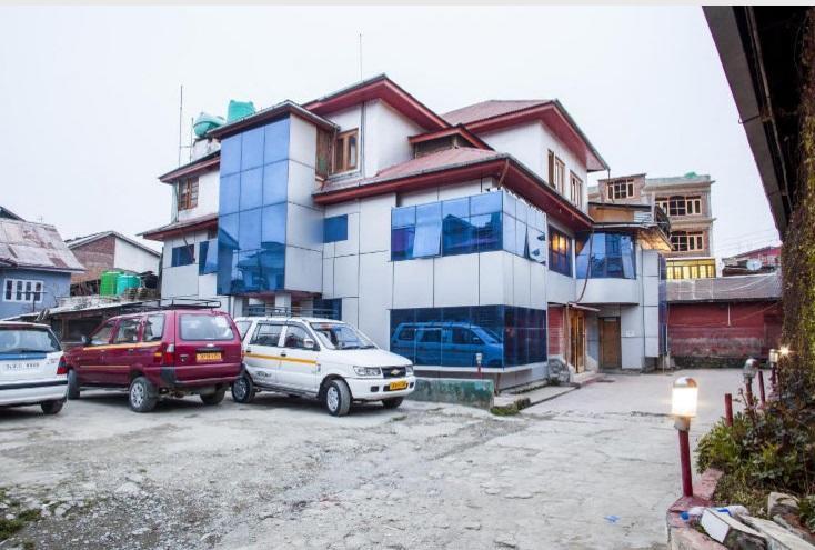 Hotel Butterfly Srīnagar Exterior foto