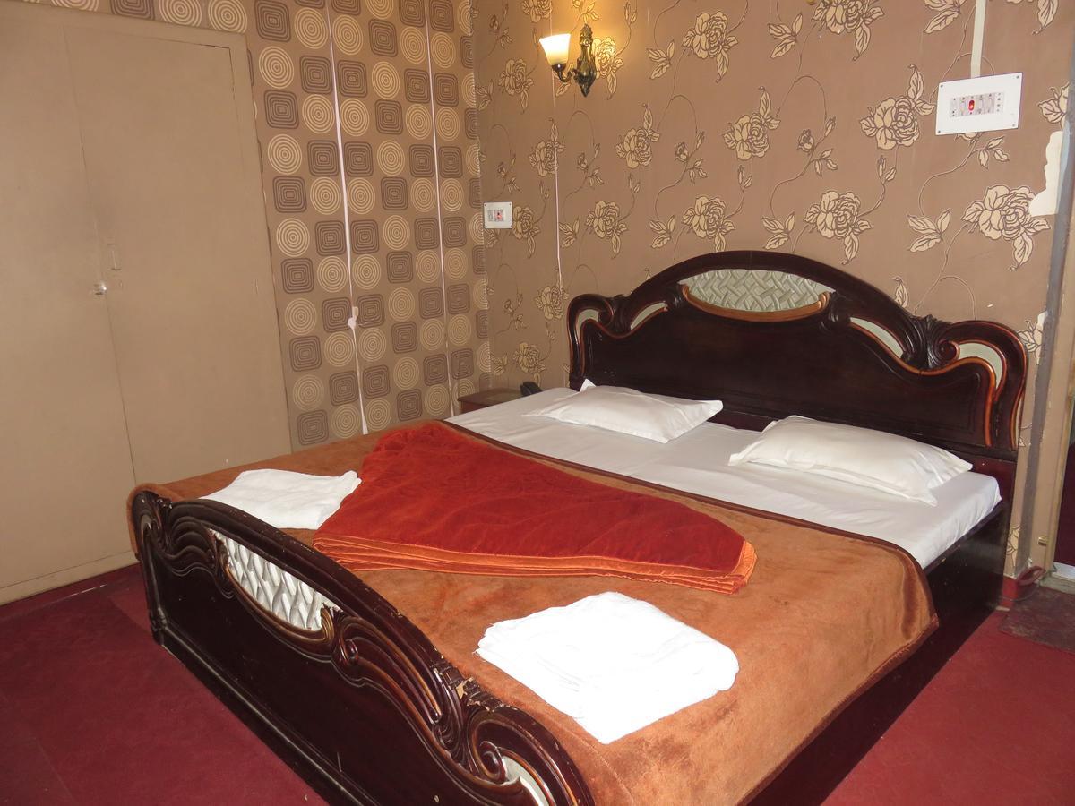 Hotel Butterfly Srīnagar Exterior foto